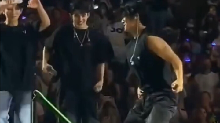 جين مين كيو ما بيقدر يلعب كويس…