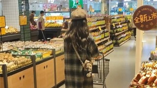 لا أشعر أبدًا بالنقص بسبب طولي. قصار القامة جميلون جدًا أيضًا.