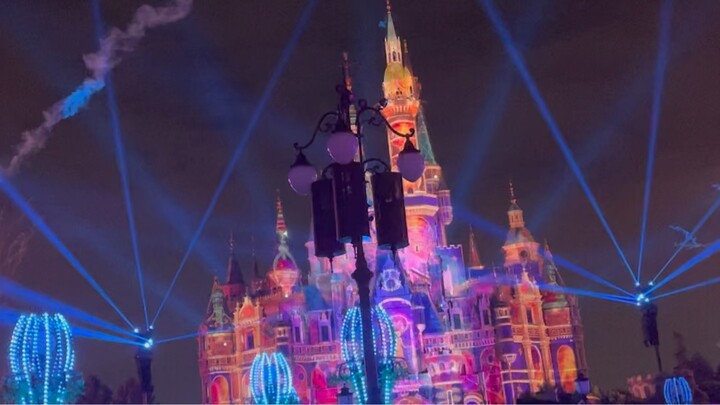 shanghai disney fire show