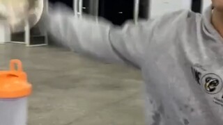 表演个才艺的甩饭