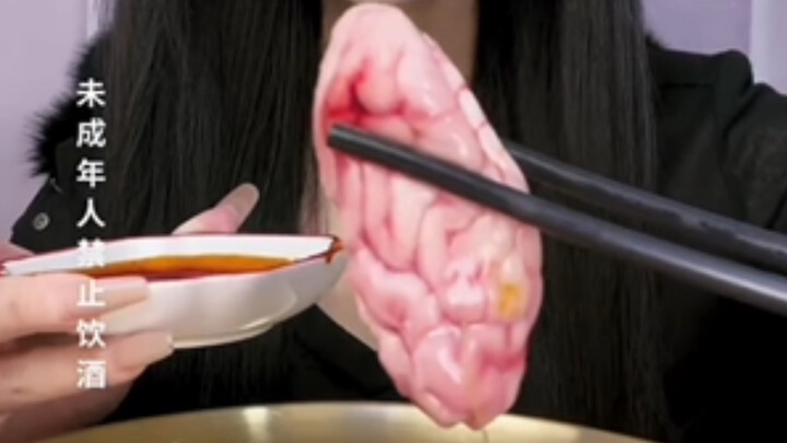 Giả như “ăn sashimi” có cấp bậc thì người kiên trì xem hết chính là người này…
