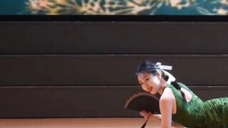 No one can resist a cheongsam beauty! | Classical dance | Night mooring at Qinhuai | Cheongsam dance