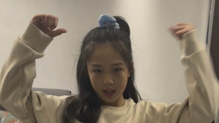 12-year-old sister dances to Kpop medley Love Dive + Antifragile + Not Shy