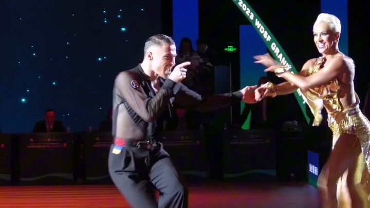 It's over with the handsomeness, the world champion dances the third subject, and comes again #Latin