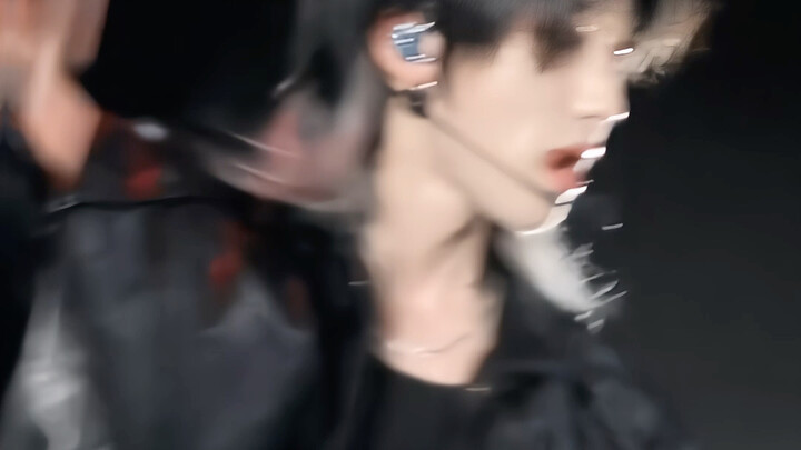 Tidak mungkin, kamu bilang ini tidak bisa menari? "Xu Minghao"