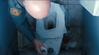 The old policeman found a smuggling tunnel in the public toilet!