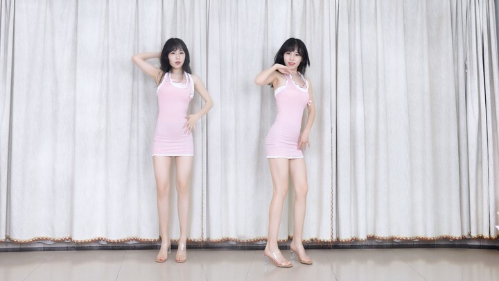 เหมือนแมว เดินเบาๆ กระโปรงสีชมพู รองเท้าส้นสูงใส แนวตั้ง