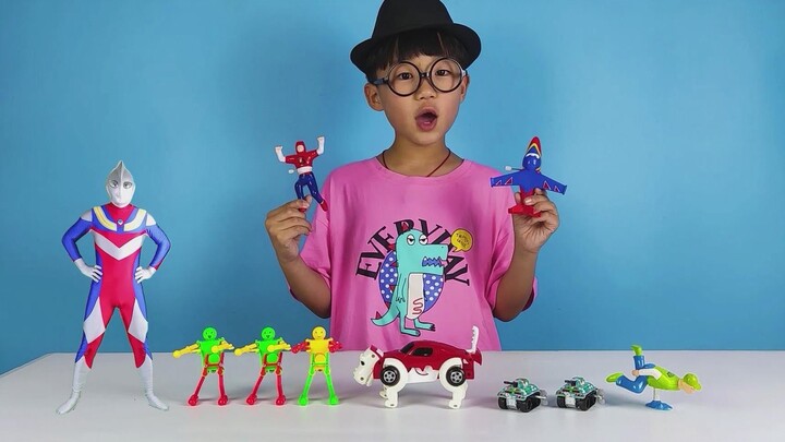 Ultraman asli mengirim Ozawa mainan mobil pengubah dinosaurus, serta mainan tank kecil jarum jam