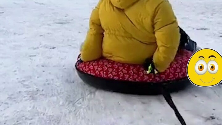 To tie the rope to the ski tires for convenience, I didn’t expect the rope to be too short—when I pu