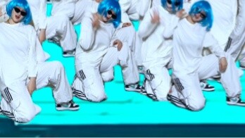 53 Cai Wenji meng-cover lagu (G)I-DLE Wife di panggung KGMA