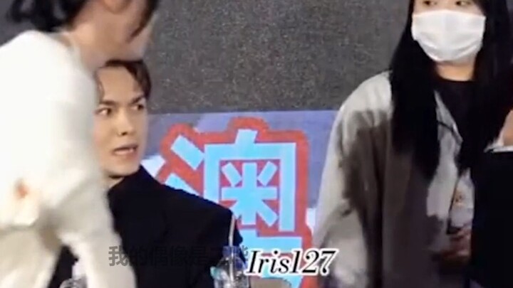Seventeen’s Choi Han-sol’s reaction upon seeing Kim Min-kyu wearing a face chain—his expression is d