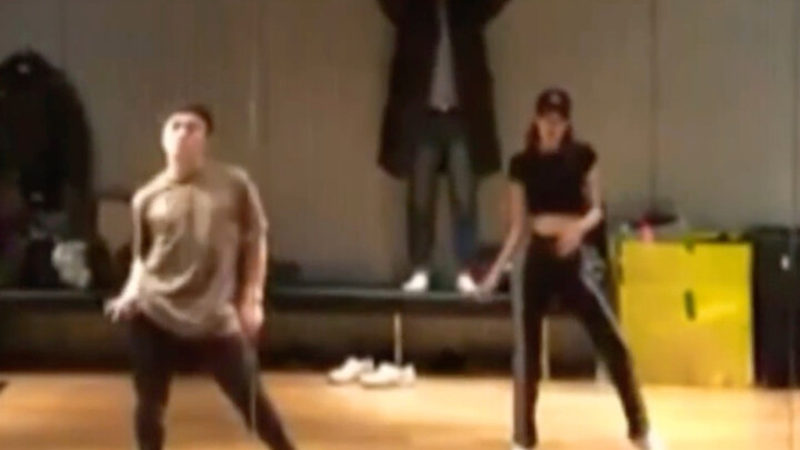 BLACKPINK Lisa's early video of dancing to "Compass Or Map"