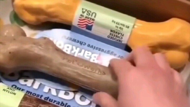 像极了你收到女朋友礼物时的样子。