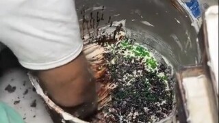 实拍印度的蛋糕作坊，总觉得有点不对劲，但是看到成品又觉得没毛病