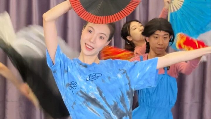 It’s so tough for art exam candidates! Their cultural-subject teachers won’t even approve their leav