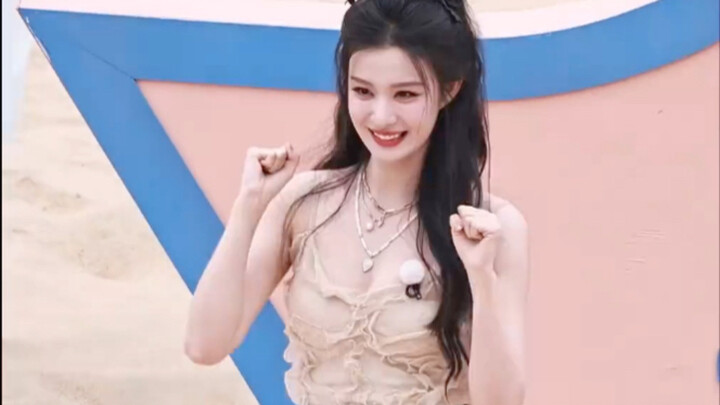 หวังชูหรันวิ่งไล่ตามเส้นทางเต้นรำ! เต้นแบบขี้อายน่ารักมากกกก!