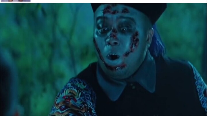 Sungguh indah sekali. Hantu menggunakan kertas kuning sebagai taplak meja saat bermain kartu