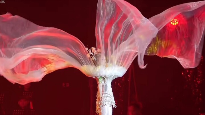 Holy crap, I seriously can’t with Angela Zhang’s stylist—no creative plateau in sight, their ideas j