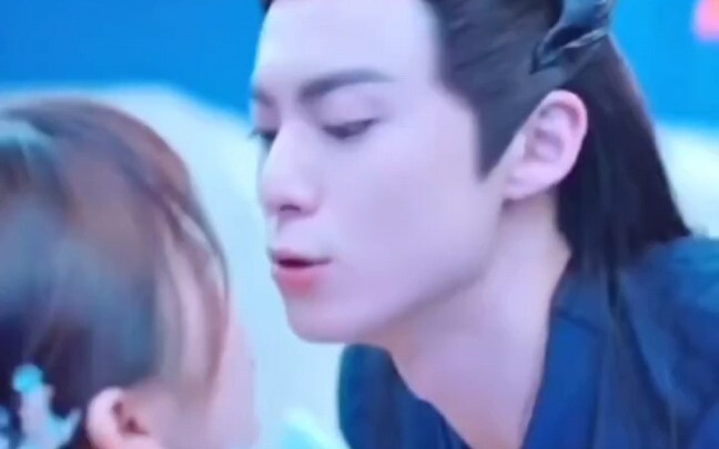 Ối, giống hệt nhau
