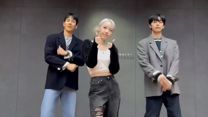 تحدي الرقص 3 لـ VIVIZ "MANIAC"