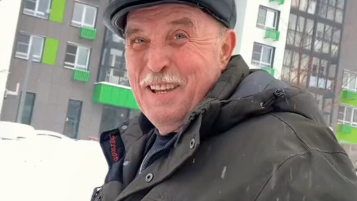 Asking People Silly Questions on the Streets of Russia