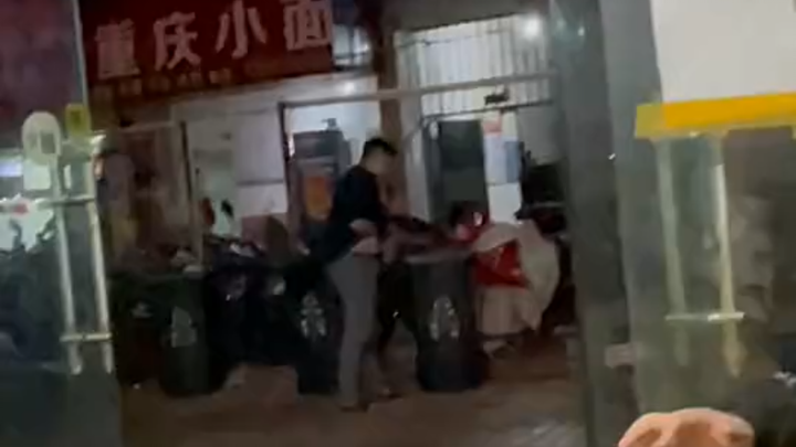 Là một người chỉn chu, chẳng nhổ ra ngoài tí nào