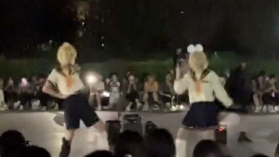 震惊！！军训现场惊现镜音双子为哪般？！！