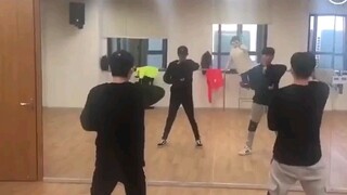 Pretty cool! Lu Keran's early popping dance basics practice