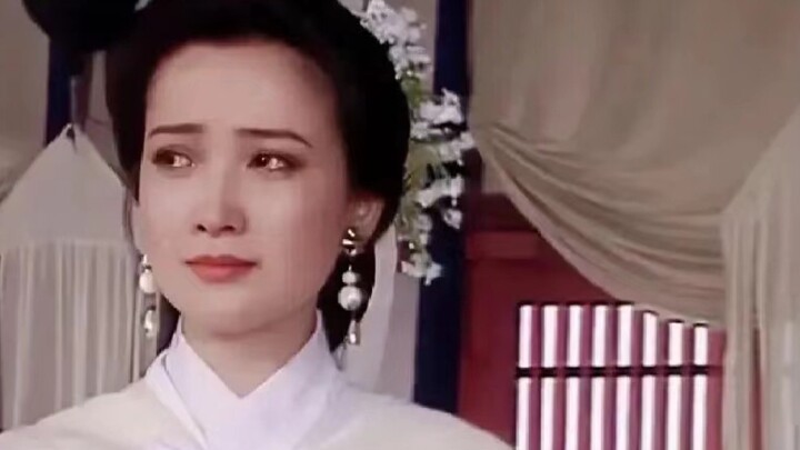 When it comes to frowning, the best look is naturally frowning eyebrows! | He Qing is unhappy (not)