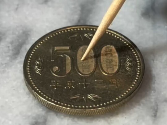 Cleaning a 500 yen coin