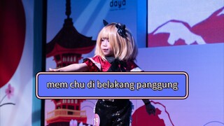 Mem chu di belakang panggung