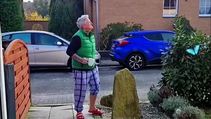 A beautiful day begins with a f**k-and-see greeting to the neighbors.