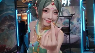 Làm sao hoa lê có thể thơm như zly?