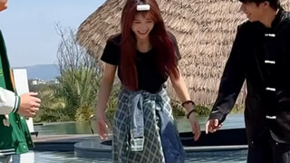 Hôm nay gặp đối thủ rồi, có ai biết hai người này là ai không?