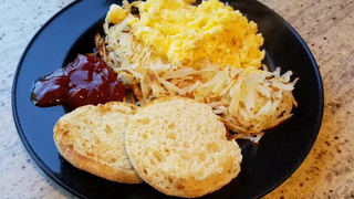 สามีฝรั่งทำอาหารเช้าแบบ ง่ายๆ ฝรั่งลงมือทำด้วยตัวเอง ชีวิตในอเมริกา