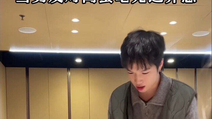 Không có việc gì mà lại tỏ ra thân thiết, thì hoặc là kẻ gian hoặc là kẻ trộm...