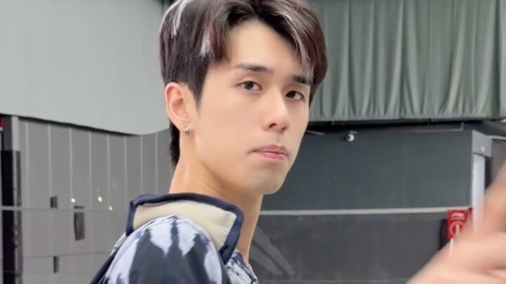 When a pretentious Hong Kong guy’s smash is really weak, it’s like….