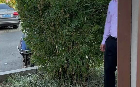 Ganteng aja udah cukup, hahaha!