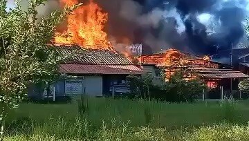 Rumah terbakar