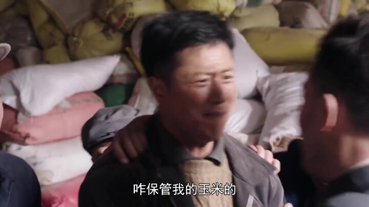 Petani menyimpan jagung di gudang, tapi baru sadar saat mau mengambilnya: seribu kilo jagung sudah s