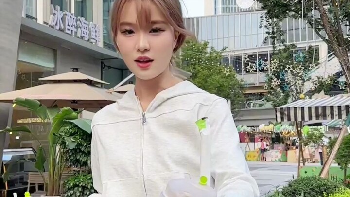 Kamu nggak punya urusan sendiri?