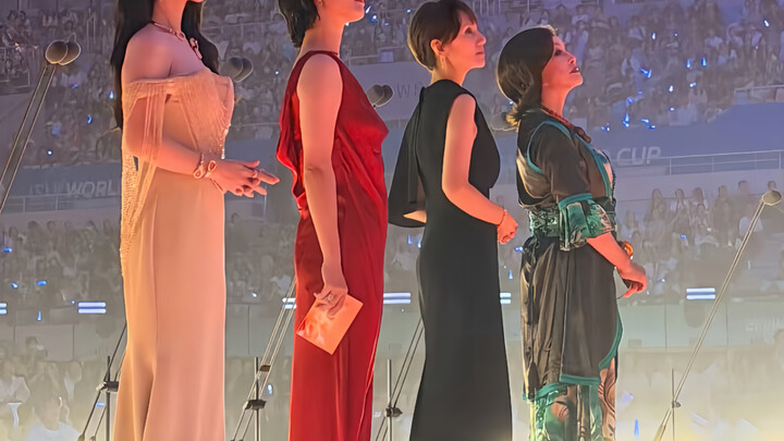 “Quá uy quyền! Dòng dõi nữ minh tinh Cbiz được nối tiếp suốt 40 năm nay lại gắn kết với nhau như vậy