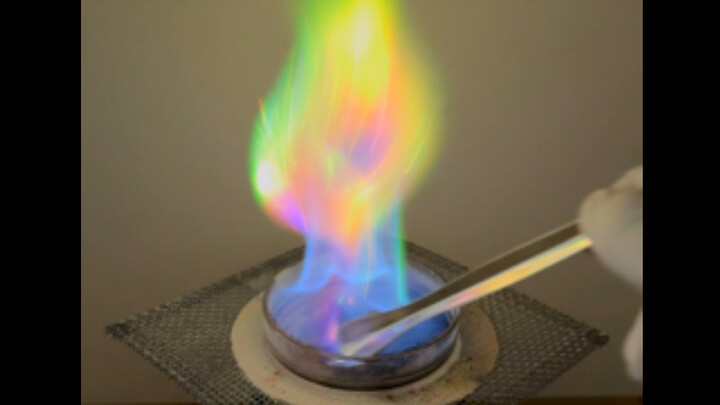 ألوان اللهب المتشابكة تُطلِق الأمل في العام الجديد – 【اللهب الأزرق السماوي الأرجواني】