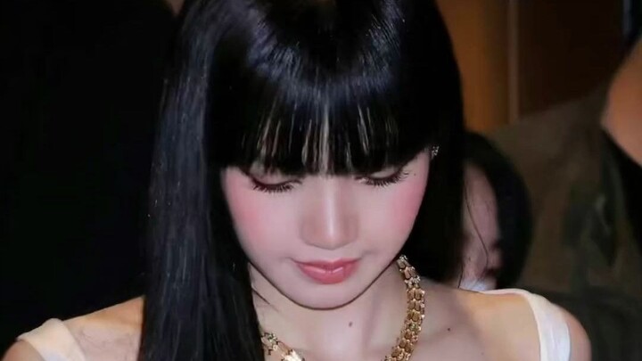 Lisa's Bulgari look had three missteps, but her "iron fringe" actually earned her extra points!