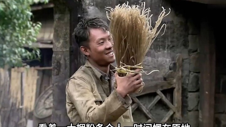 يُظهر كلّ جندي مُنهَزم مهاراته الخاصة ويحضّر مكوّنات مختلفة فقط ليحظى بلقمة من لحم الخنزير المطبوخ م