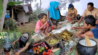 NIKMATnya Hujan DERAS Menikmati Nasi Liwet Di SAUNG, Tongkol Jumbo, PESMOL, Jengkol Muda Sambel