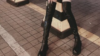 للمرة المليون أركب مترو الأنفاق بالملابس النسائية، الدمية متوترة جدًا~~ هيهي