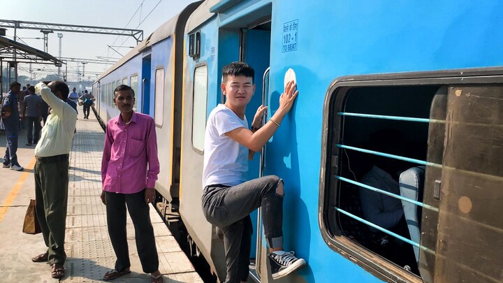 Are there really hanging tickets on Indian trains? Indian trains are so advanced now!