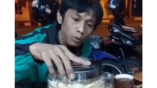 toples atau penjualnya yang ngeselin 🤣