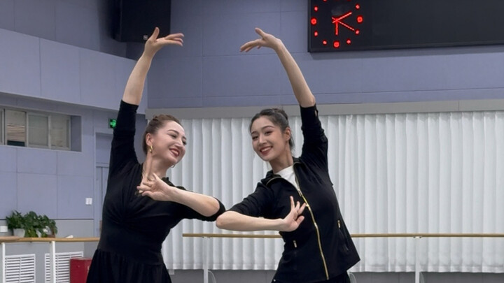 Mother and Daughter Dance Together – Let’s Dance with Joy!